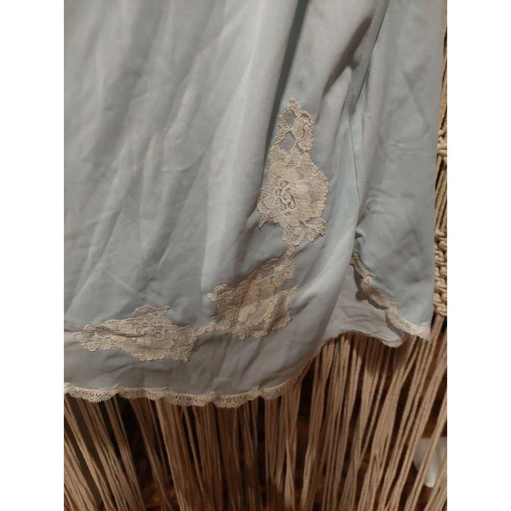 Vintage Gossard-Artemis Ice Blue Full Slip Lace Bust And Trim Size 34 Style 8047